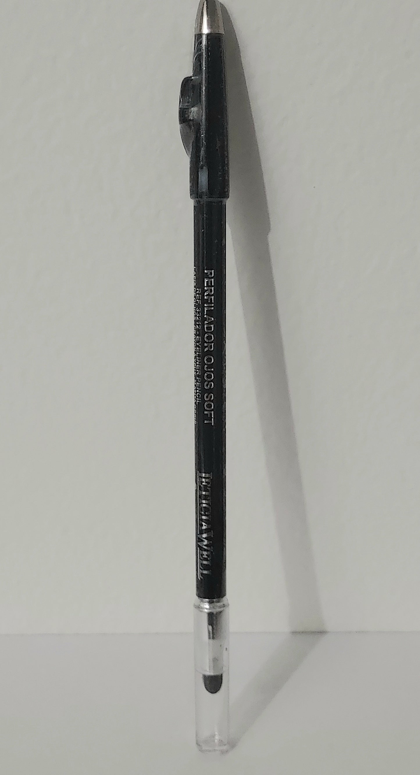 Crayon eye-liner noir taille crayon et pinceau intégré