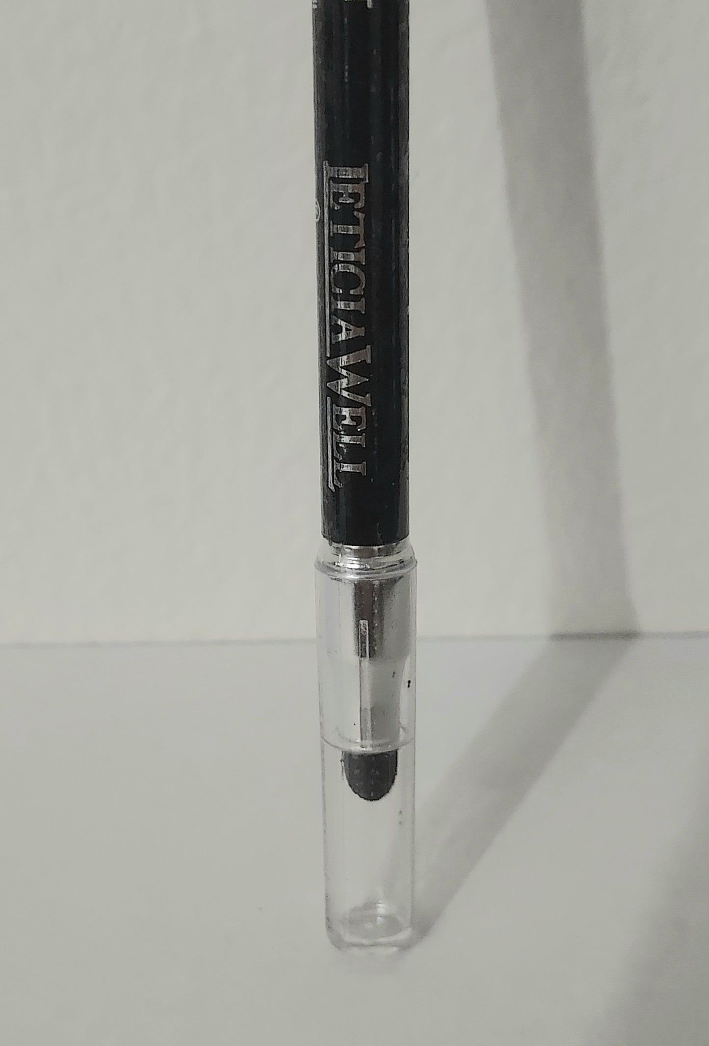 Crayon eye-liner noir taille crayon et pinceau intégré