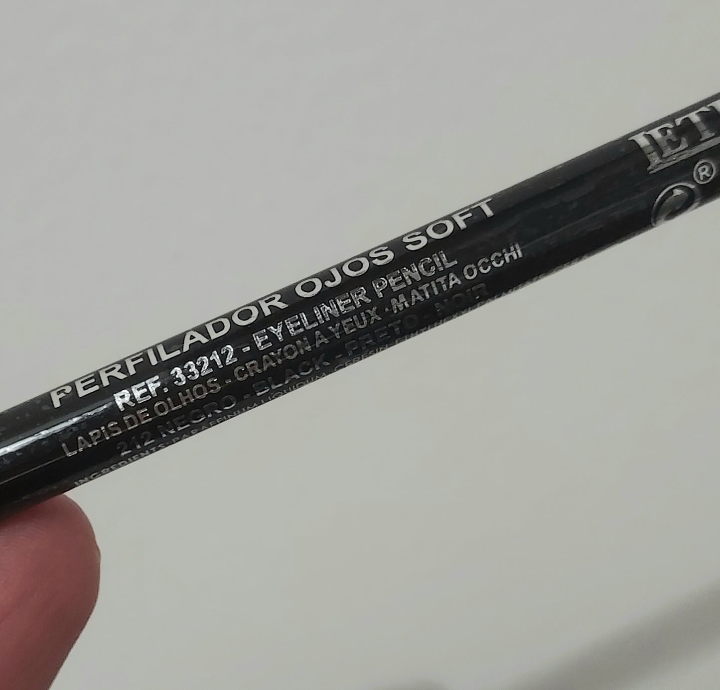 Crayon eye-liner noir taille crayon et pinceau intégré