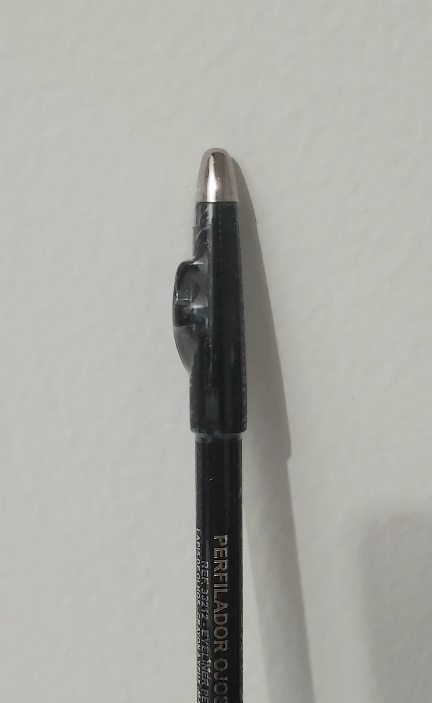 Crayon eye-liner noir taille crayon et pinceau intégré