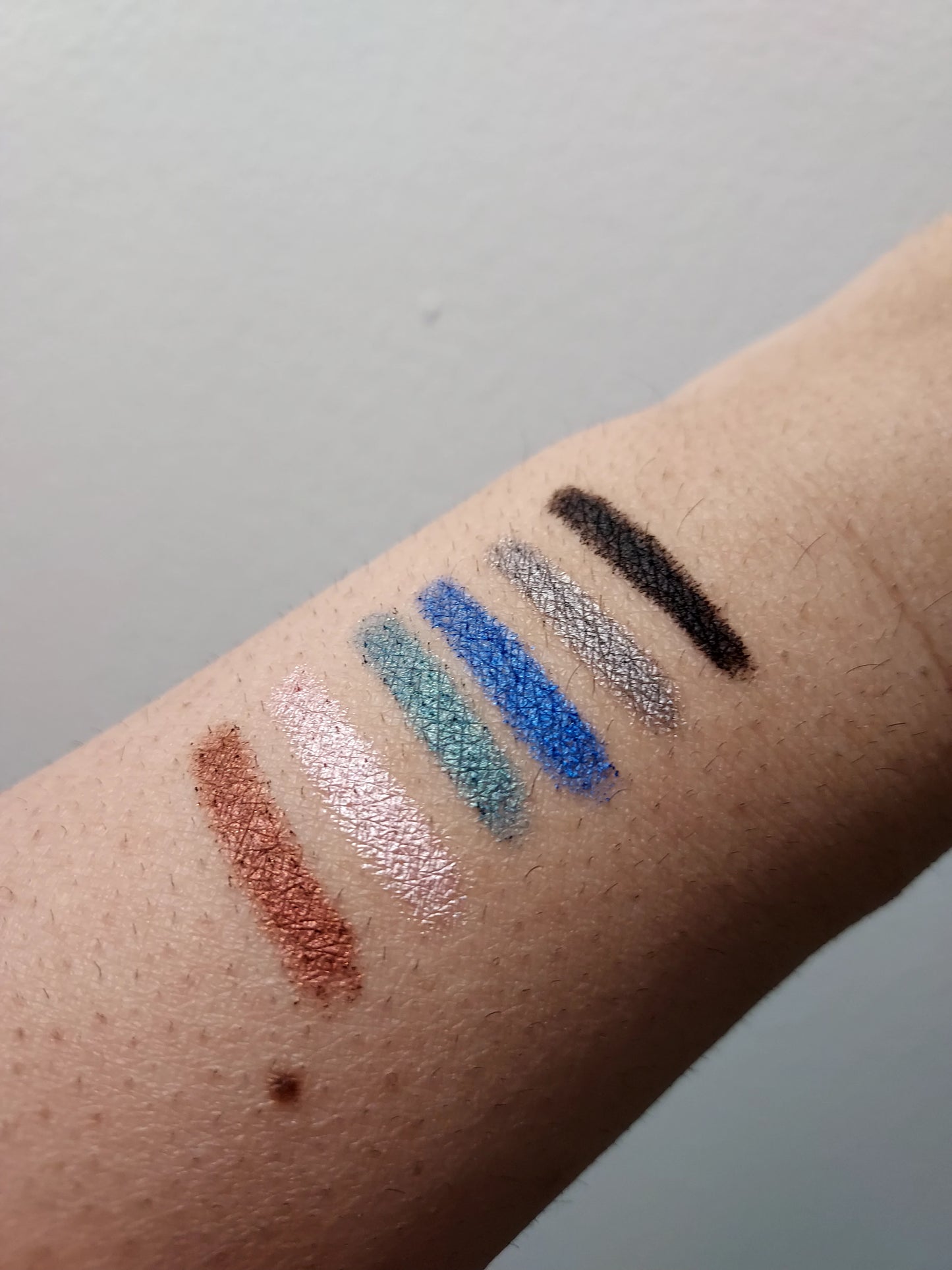 Fard à paupières automatique 24h Leticia well - Couleurs irisés