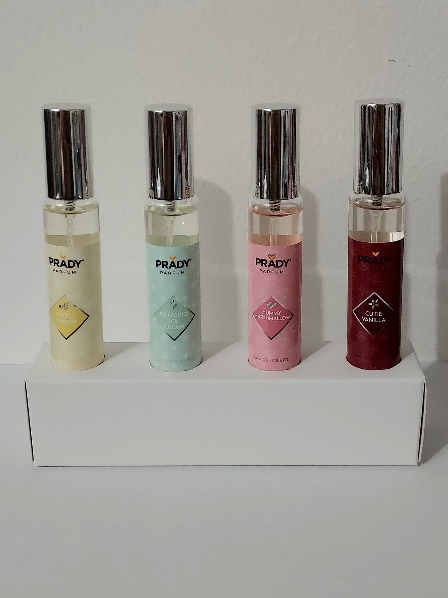 Coffret Kaelia by Prady featuring four mini gourmand perfumes in elegant packaging.