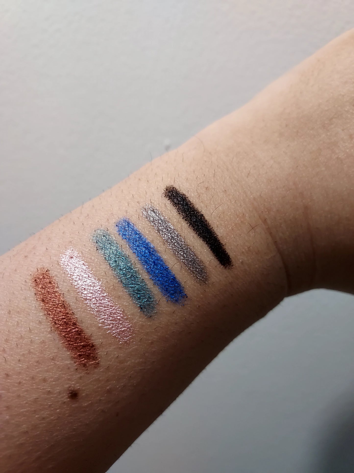 Fard à paupières automatique 24h Leticia well - Couleurs irisés